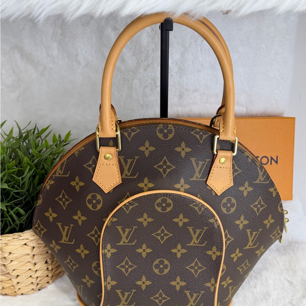 Authenticated Louis Vuitton MM Ellipse Monogram Handbag COA included - Picture 5 of 13